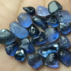 Rough Blue Sapphire Gem 600 usd per carat colour AAA