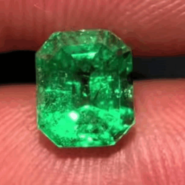 Green Emerald from Zambia10,000 per Carat - Image 4