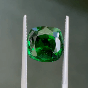 Tsavorite Gem 700usd per carat colour AAA